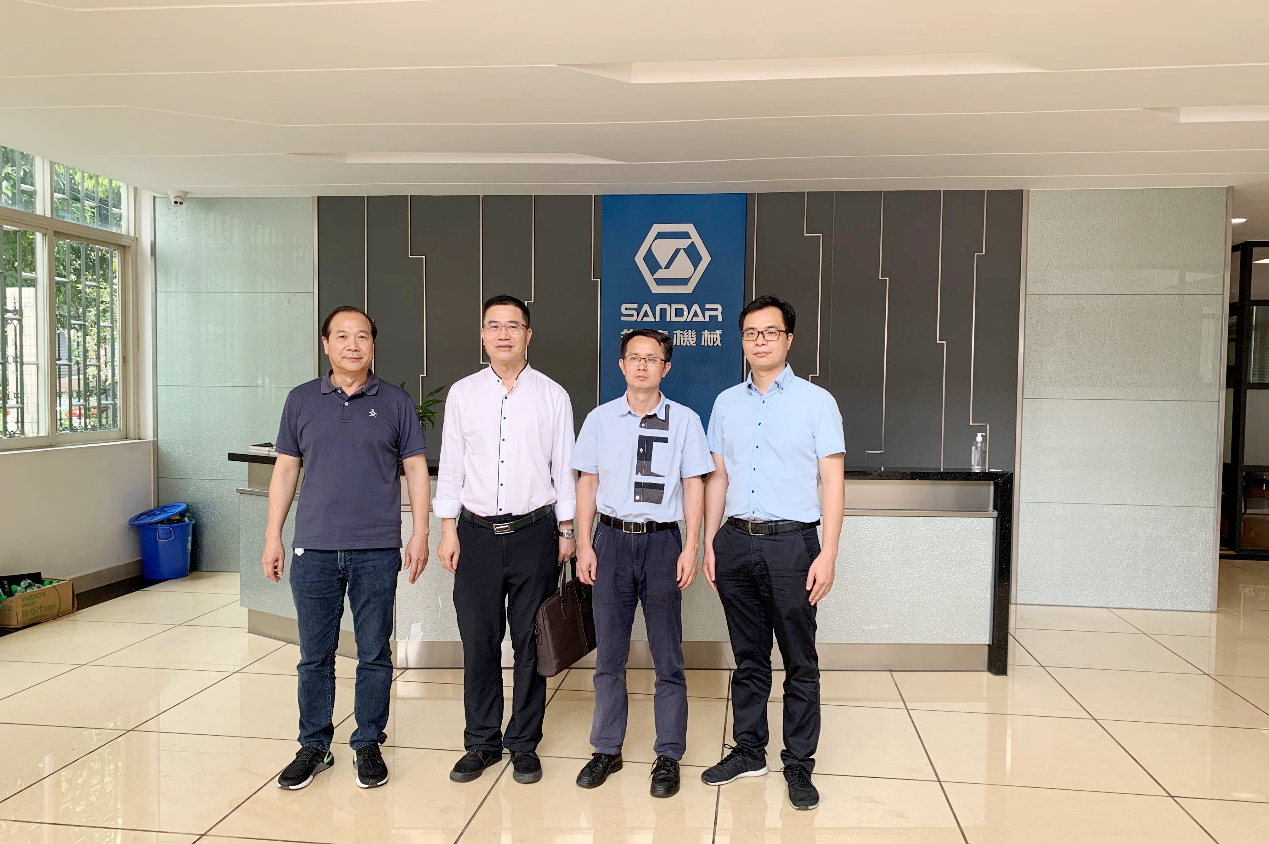 熱烈歡迎省人大代表、省工信廳領導蒞臨先達數控機械參觀調研！