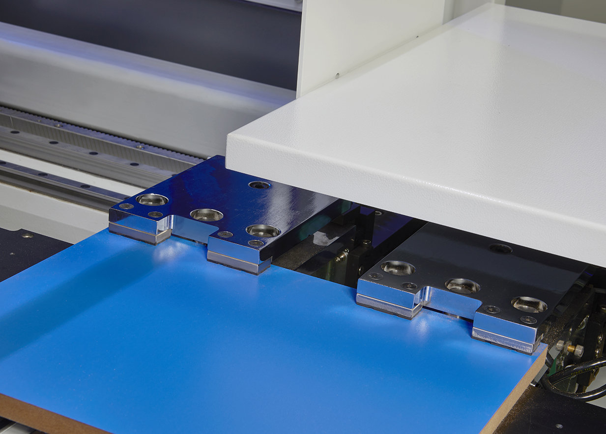 自動側靠裝置 鉆銑總成