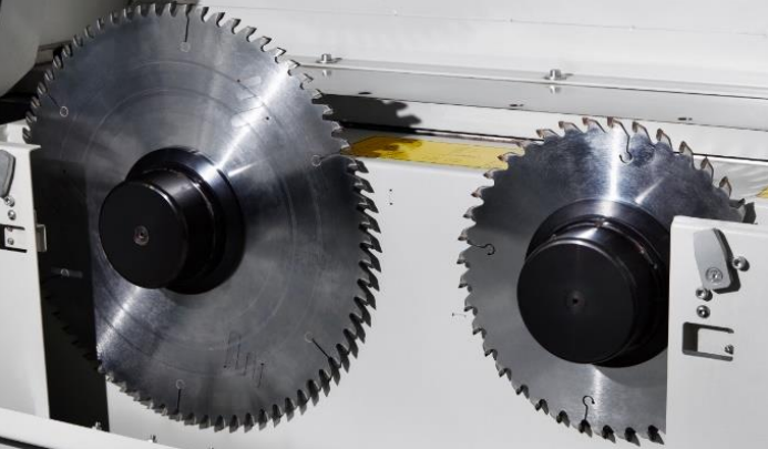 法蘭盤緊固結構 槽鋸對刀電腦調節