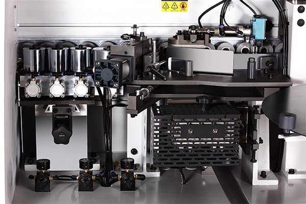 SE-108B全自動(dòng)直線封邊機(jī)