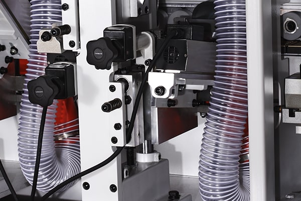 SE-108B全自動(dòng)直線封邊機(jī)