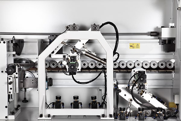 SE-108B全自動(dòng)直線封邊機(jī)