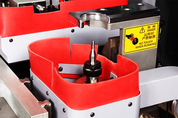 專利設計的銑槽浮動靠檔裝置 專利設計的銑槽浮動靠檔裝置